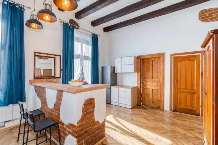 Charming Central Apartment