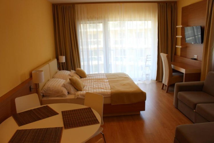 Family Apartment with lake view