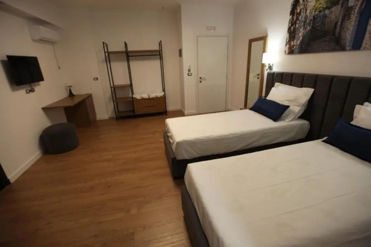 Standard Twin room with balcony