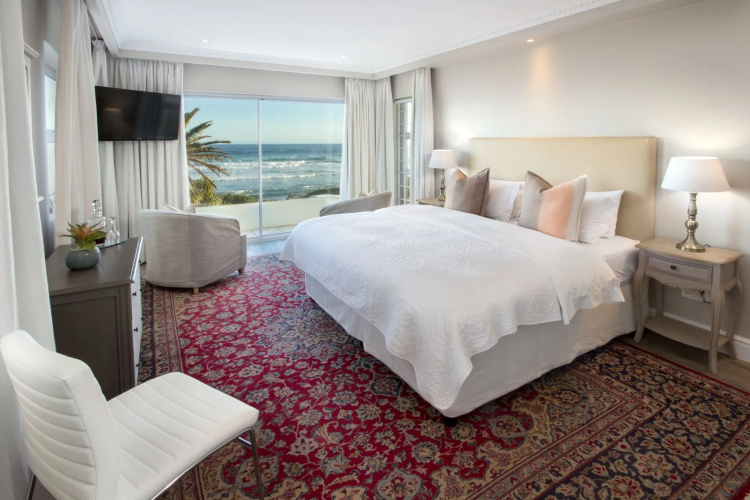 Hermanus Beachfront Lodge