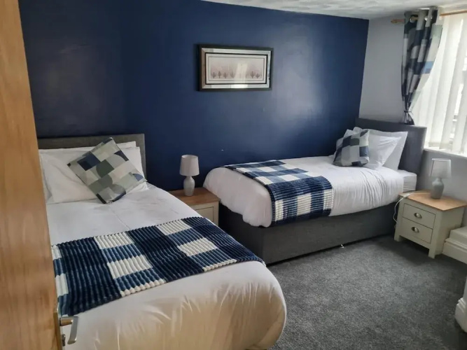 7-bed Beachside Retreat - Sleeps 14 & Pet Friendly