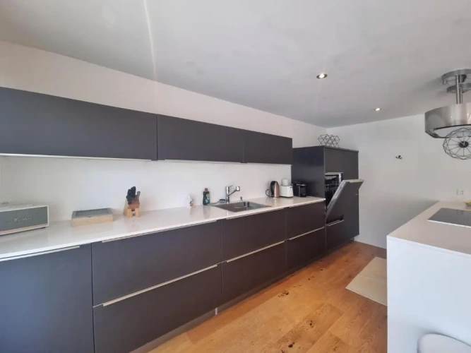 3 Bedrooms Apartment