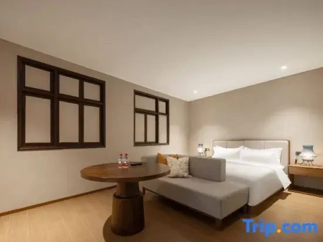 Premium Single Suite