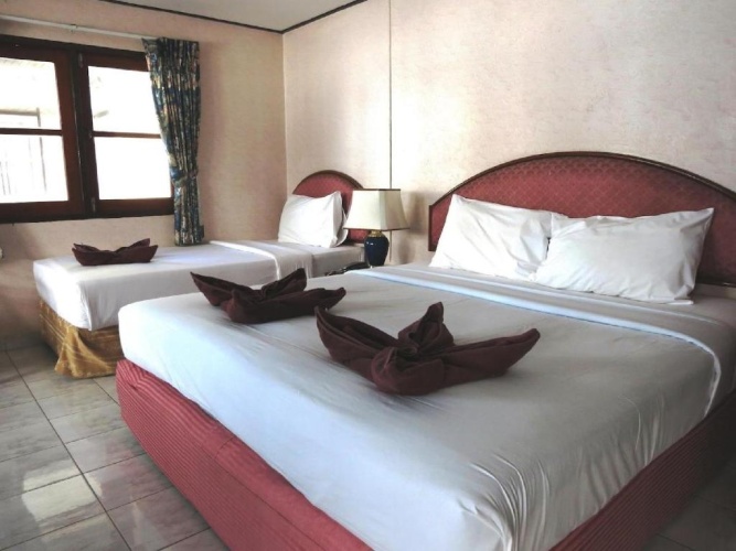 Standard Triple room