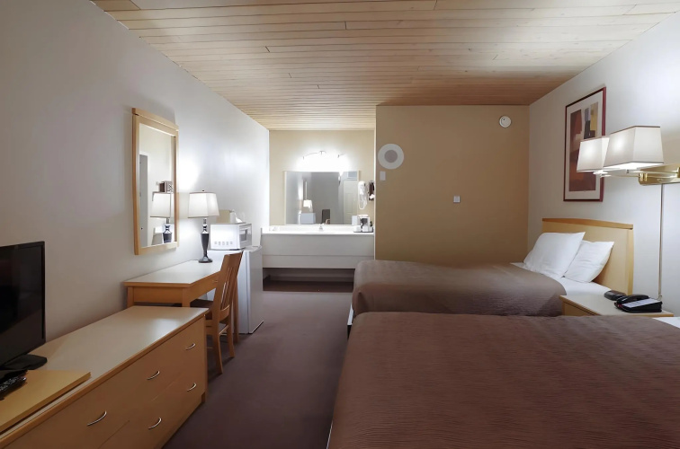 Canadas Best Value Inn & Suites photo 8