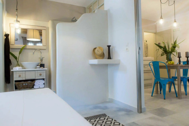 Athina Studios & Suites