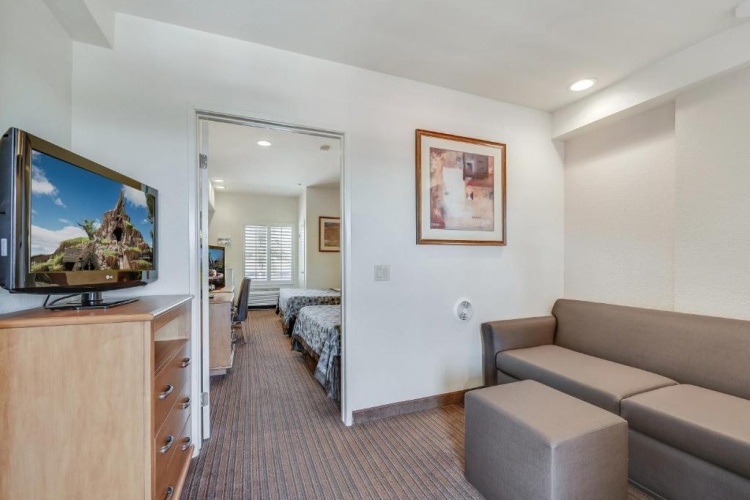 Deluxe Quadruple Suite