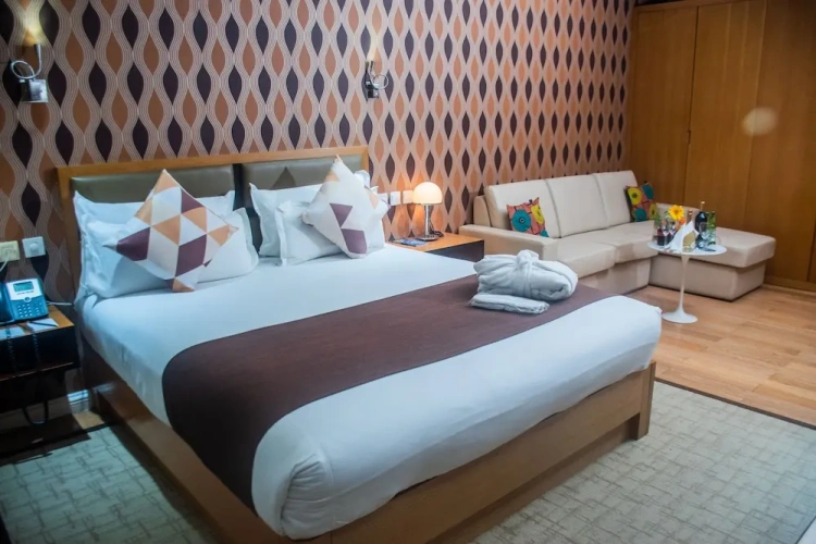 Deluxe Suite with balcony