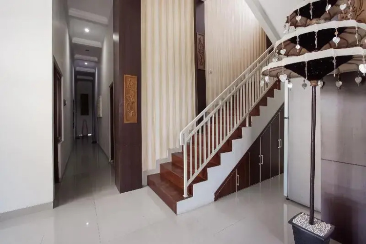 Artha Ambarukmo Exclusive by OYO Rooms