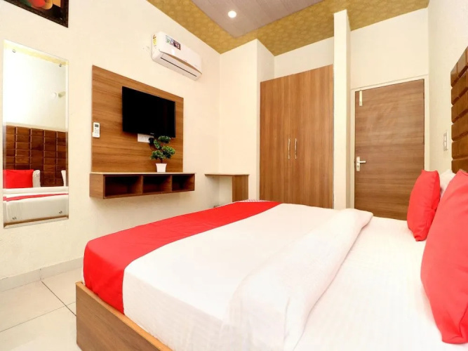 OYO 28142 Hotel Sharrytel