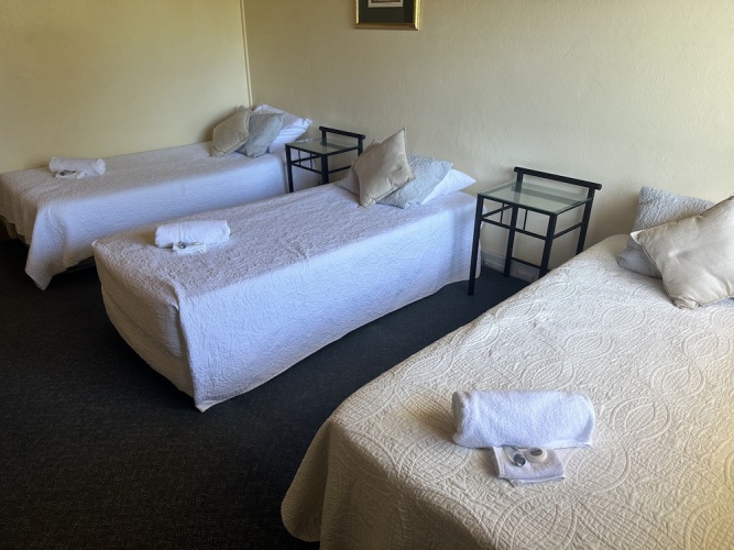 Standard Triple room