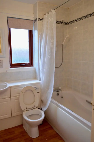 Spacious 2 Bedroom Ground Floor Flat in Leith