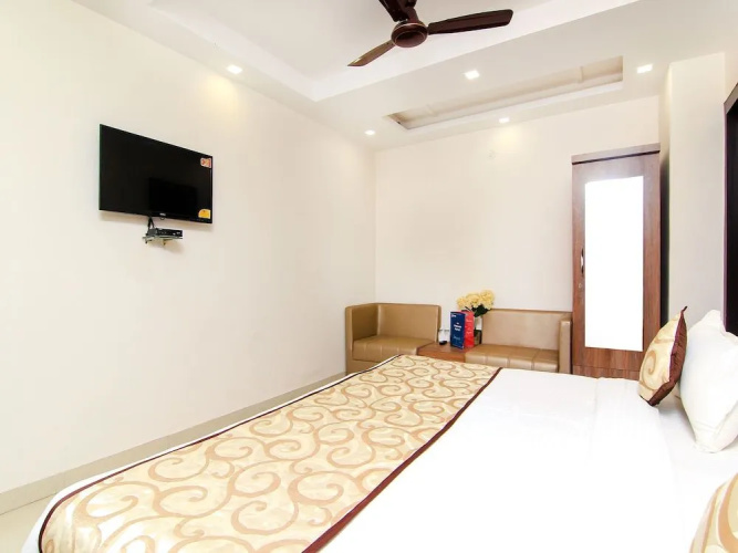 OYO 13932 Hotel Pushpanjali