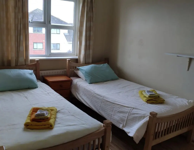 Stunning 6 Bed House With Private Garden in Galway