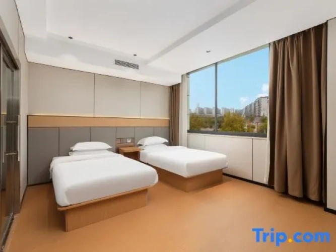 Deluxe Family Suite