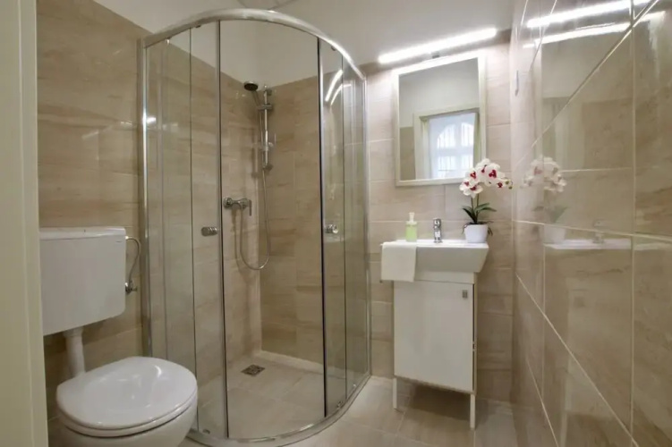 St King 11. Studio Apartments