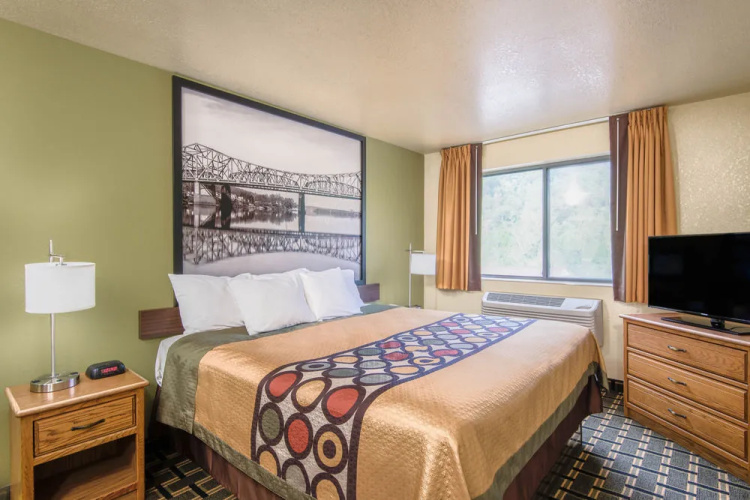 Super 8 Motel - Wheeling