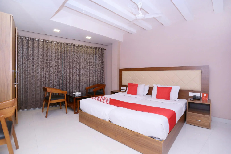 OYO Flagship 25093 Hotel Thamam
