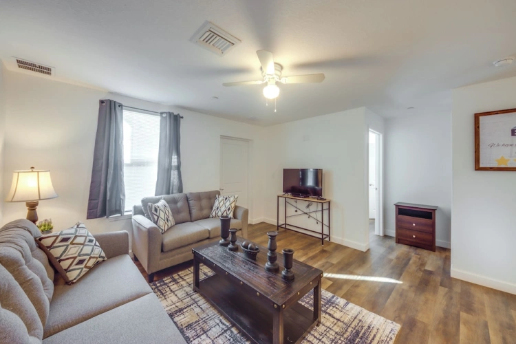 2 Bedrooms Apartment