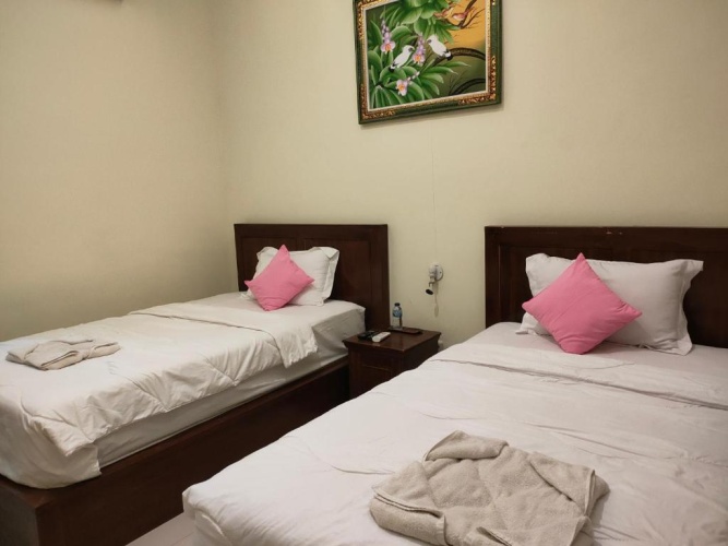 Standard Twin room with garden view
