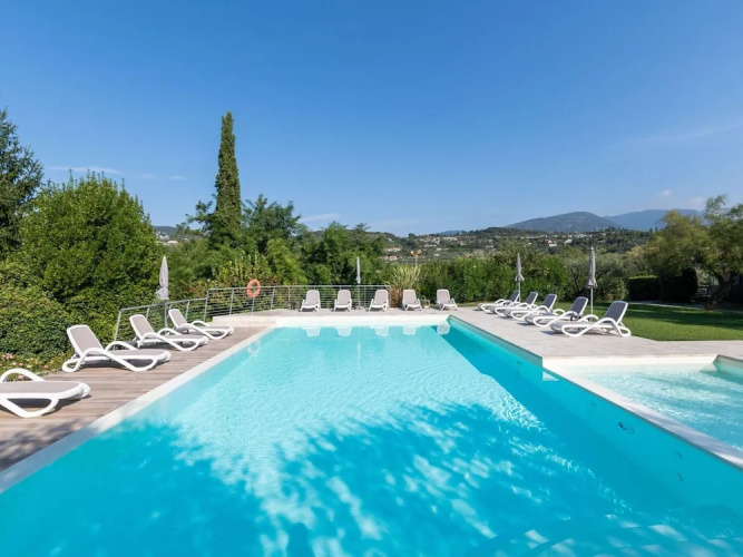 Comfortable Apartment in Garda With Swimming Pool