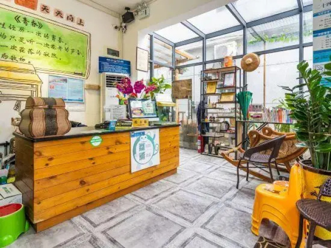 Zhiqingchun Theme Youth Hostel