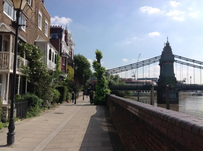 8 Ravenscourt Gardens
