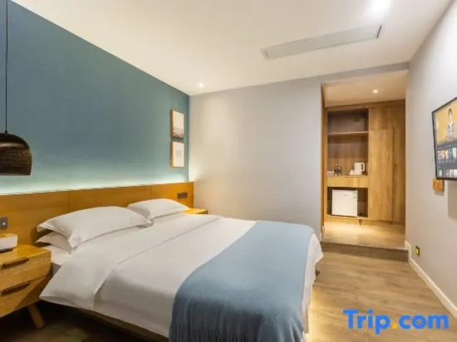 Standard Double room with city view