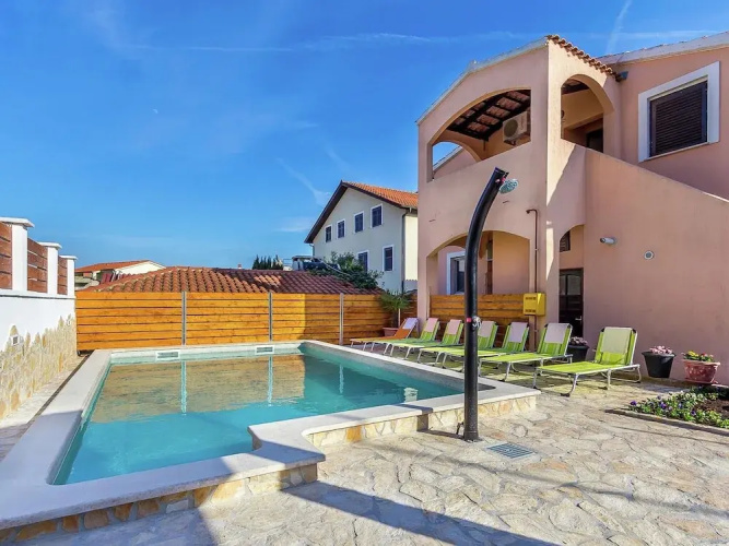 Apartment in Liznjan With Pool Terrace