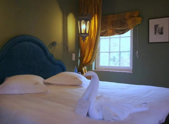 Deluxe Suite with canal view