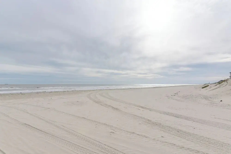 Steps to Beach: Pet-friendly Crystal Beach Home