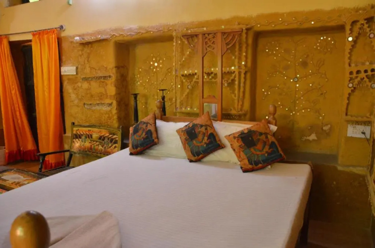Deepak Hotel & Restaurant