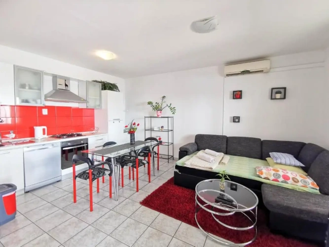 3 Bedrooms Apartment