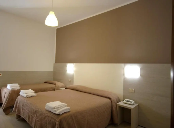 Standard Triple room