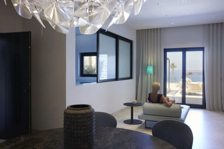 Aernia Suites & Art