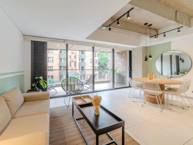 Panoramic 3 BR w Balcony in Laureles Medell n