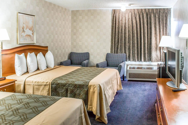 Econo Lodge and Suites
