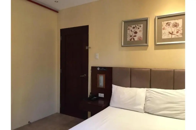 OYO 762 Laurien Hotel