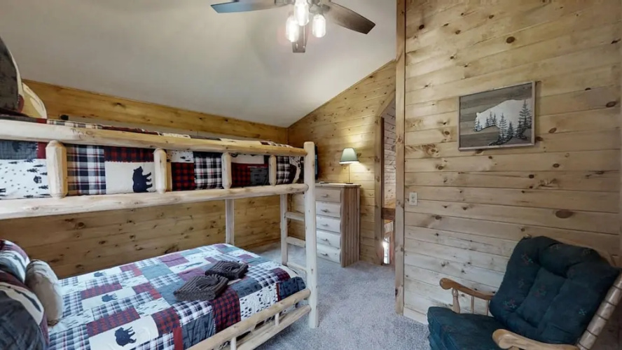 The Lazy Bear - 2 Br Cabin