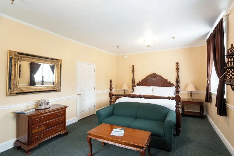 Standard Double Suite