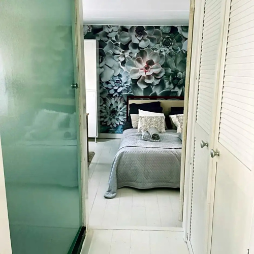 Houseboat Bonnie