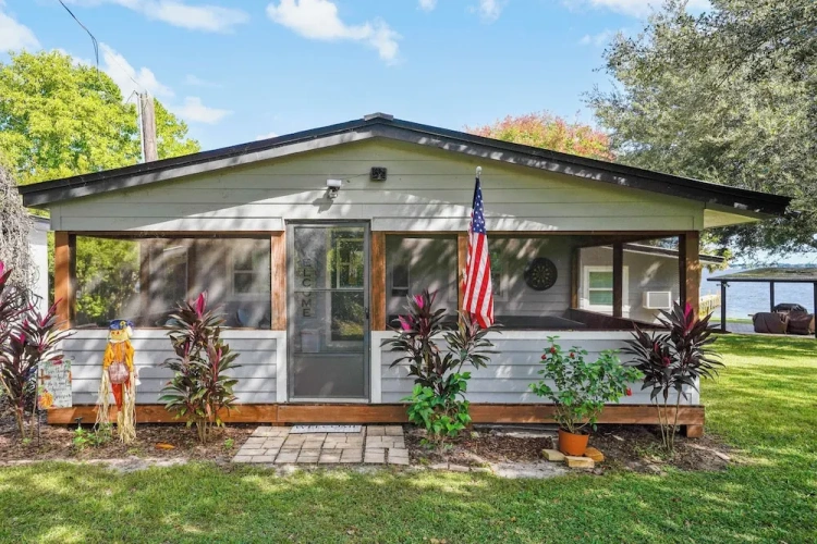 3 Bedrooms Cottage with balcony