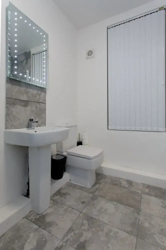 Shaftesbury Apartment