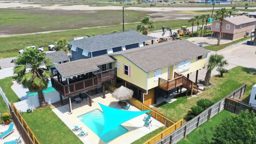 4 Bedrooms Cottage with balcony