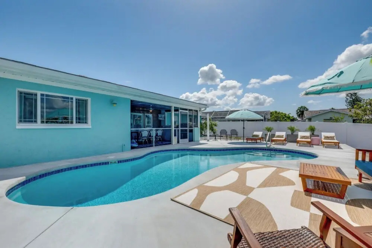 Luxury Gem w/ Private Pool & Dock in Apollo Beach