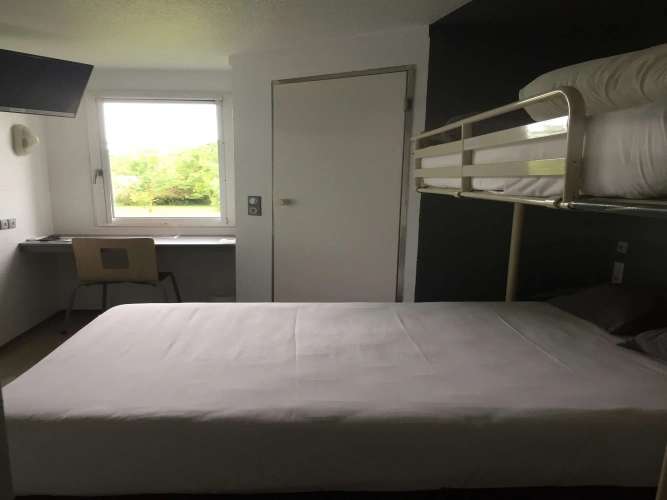 Standard Triple room