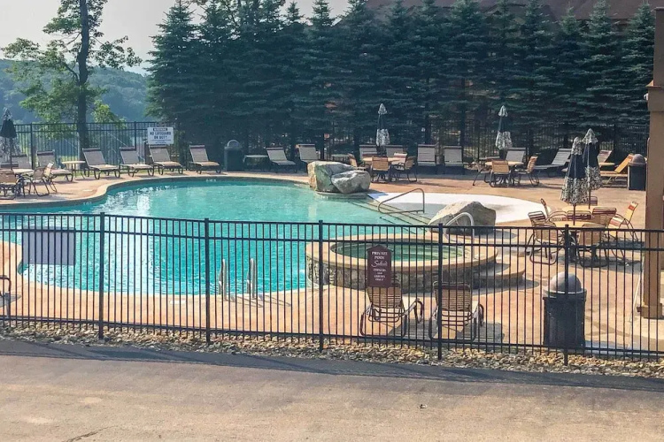 Southwind Seven Springs Home on Ski Slopes!