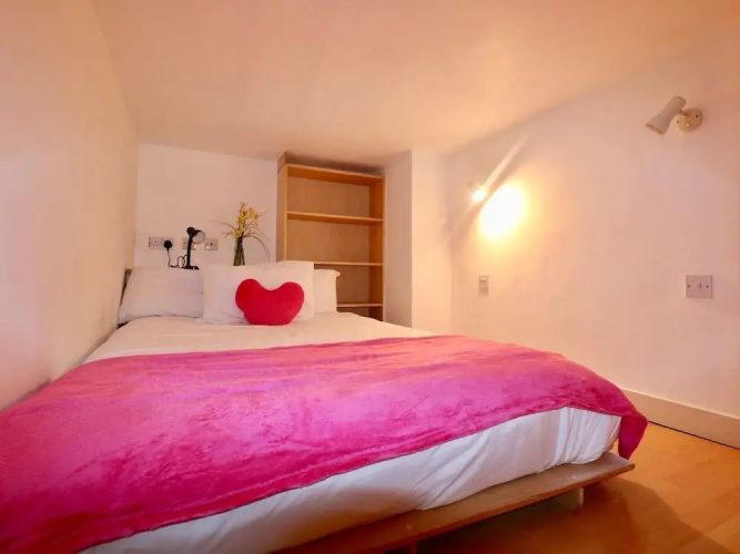 HFS Studio Hyde Park L8