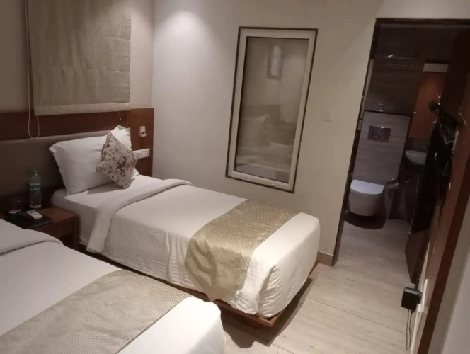 Hotel Blue Lagoons Manjalpur