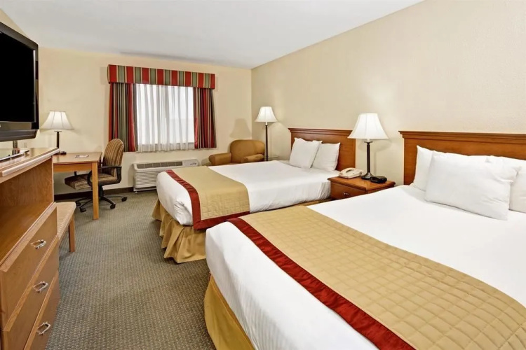 Baymont Inn & Suites Indianapolis